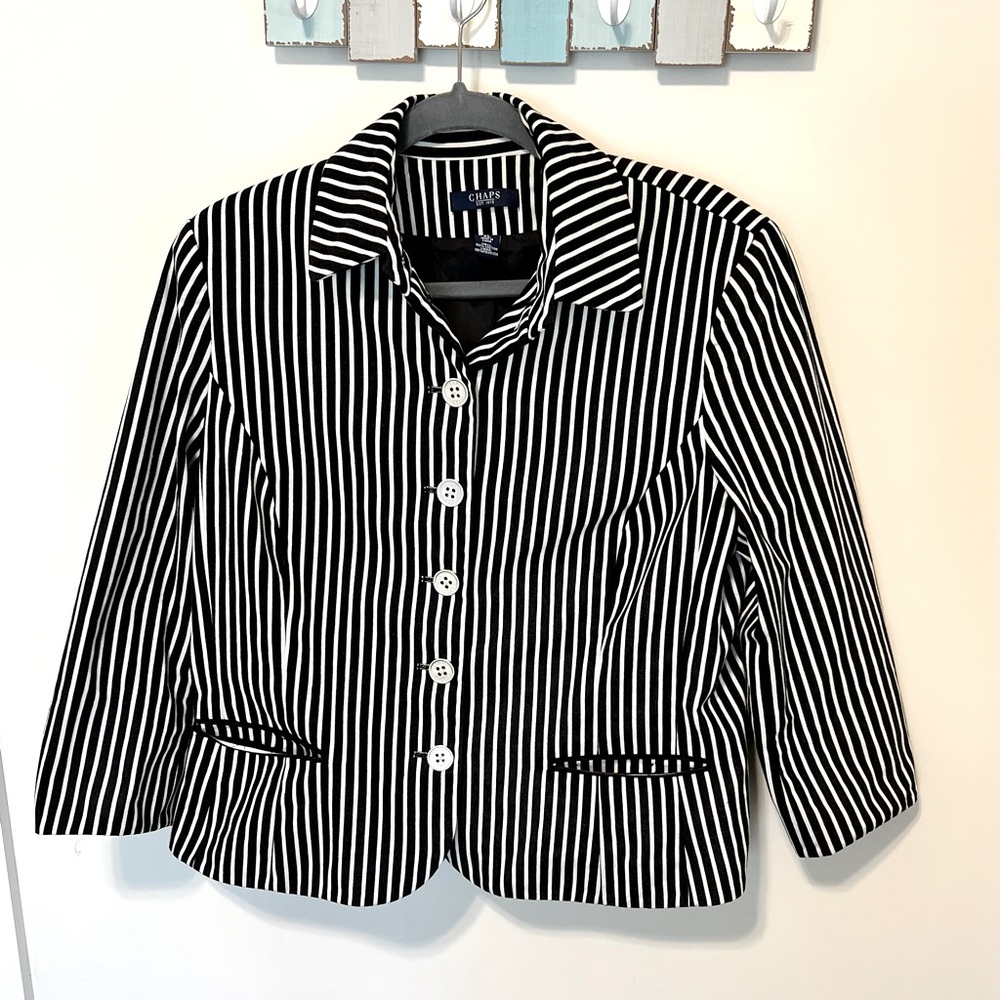 Chaps Women’s Cropped Black and White Striped Blazer / Size XL / Good Condition